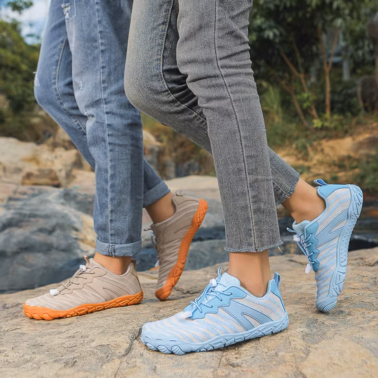 新しいデザインのトレッキングシューズ男性防水